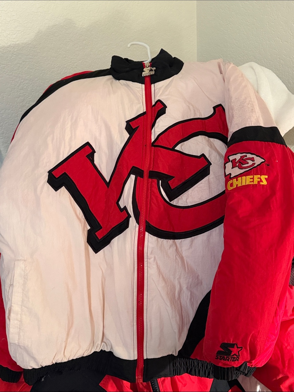 STARTER Kansas City Chiefs Red Black White Puffer Jacket